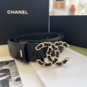 Chanel 19 Quilted CC Belt Leather 70